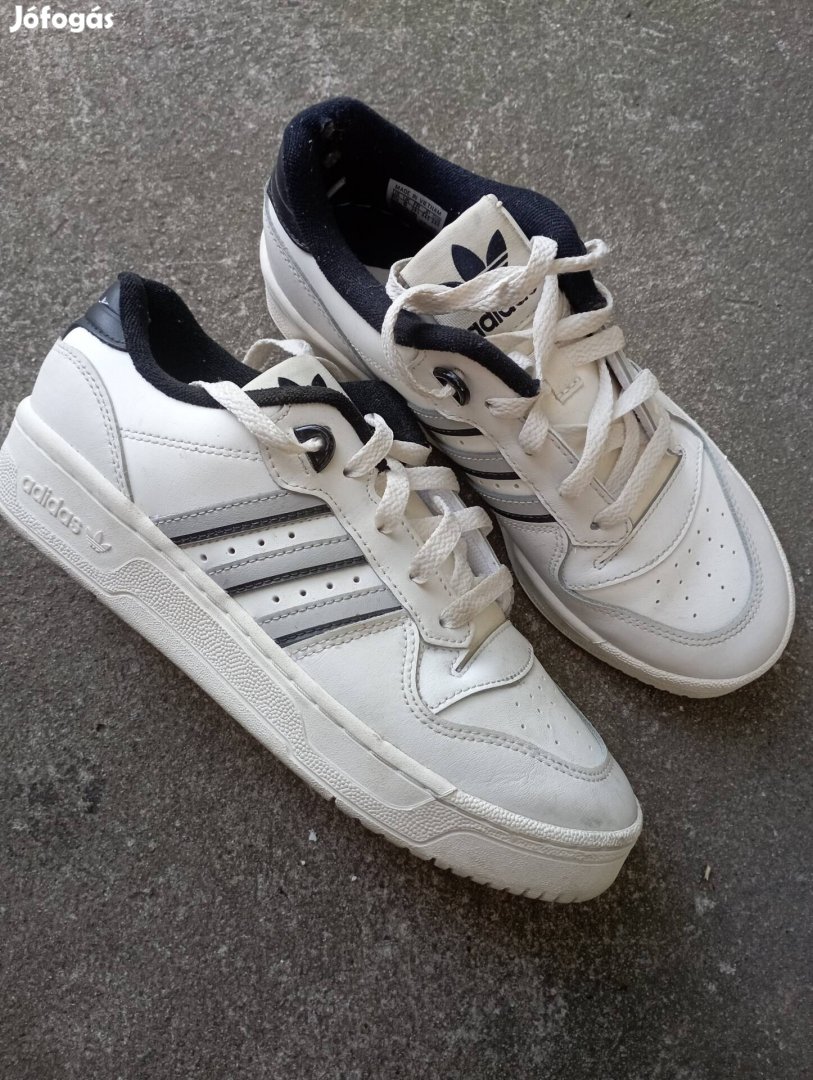 Adidas női cipő 39