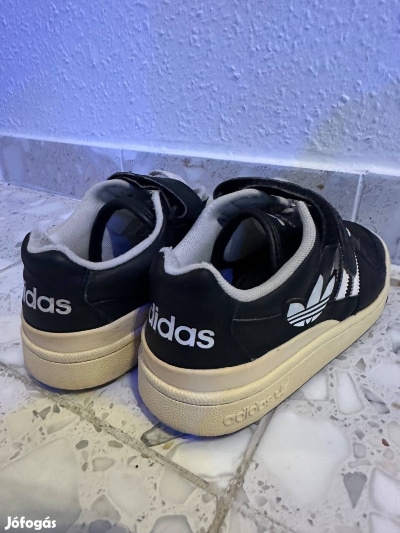 Adidas női sportcipő