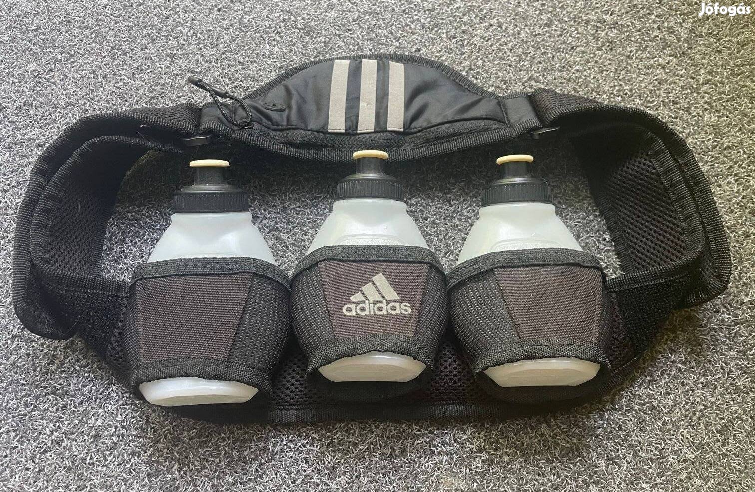 Adidas övtáska kulacstartóval