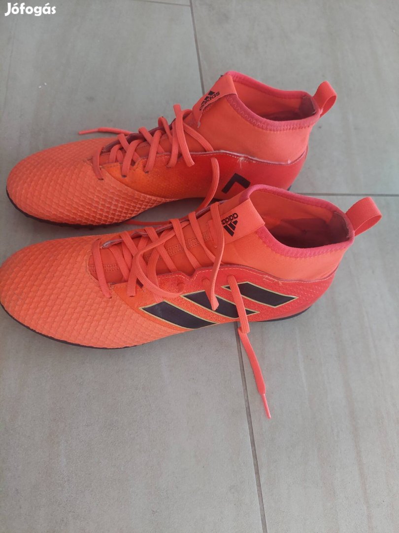 Adidas predator 42-es újszerű állapotban lévő  műfüves foci cipő  