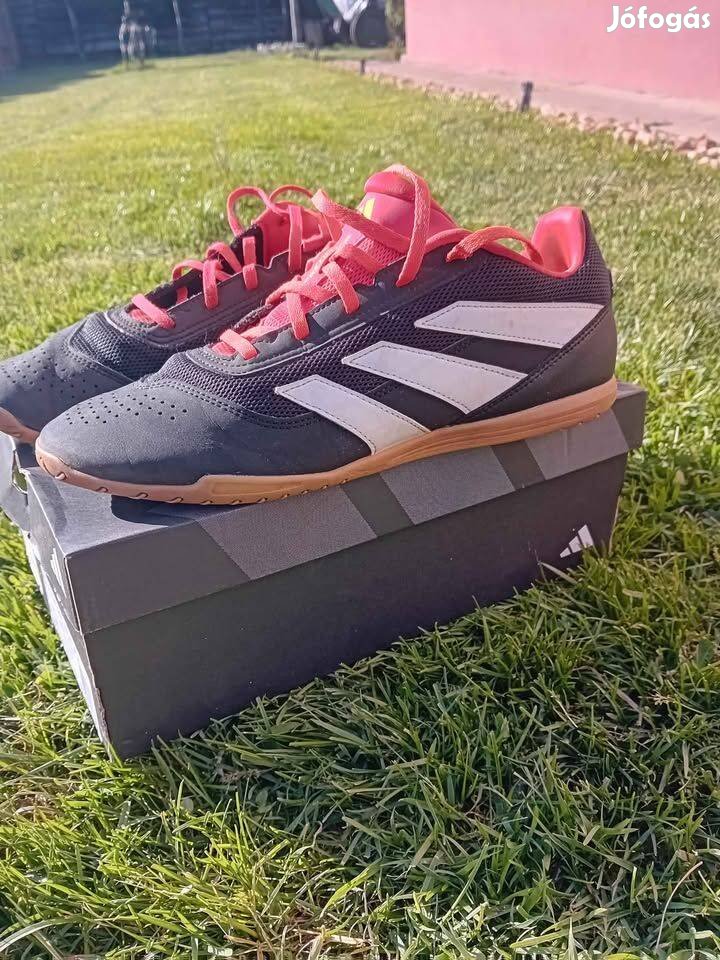 Adidas predator foci teremcipő 42 2/3 méretben eladó