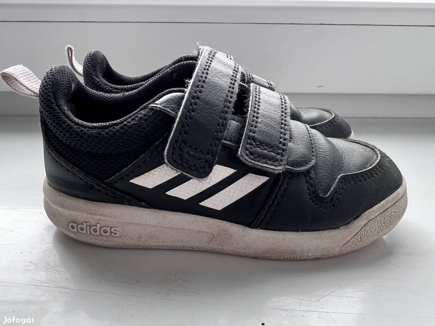 Adidas sportcipő 24-es