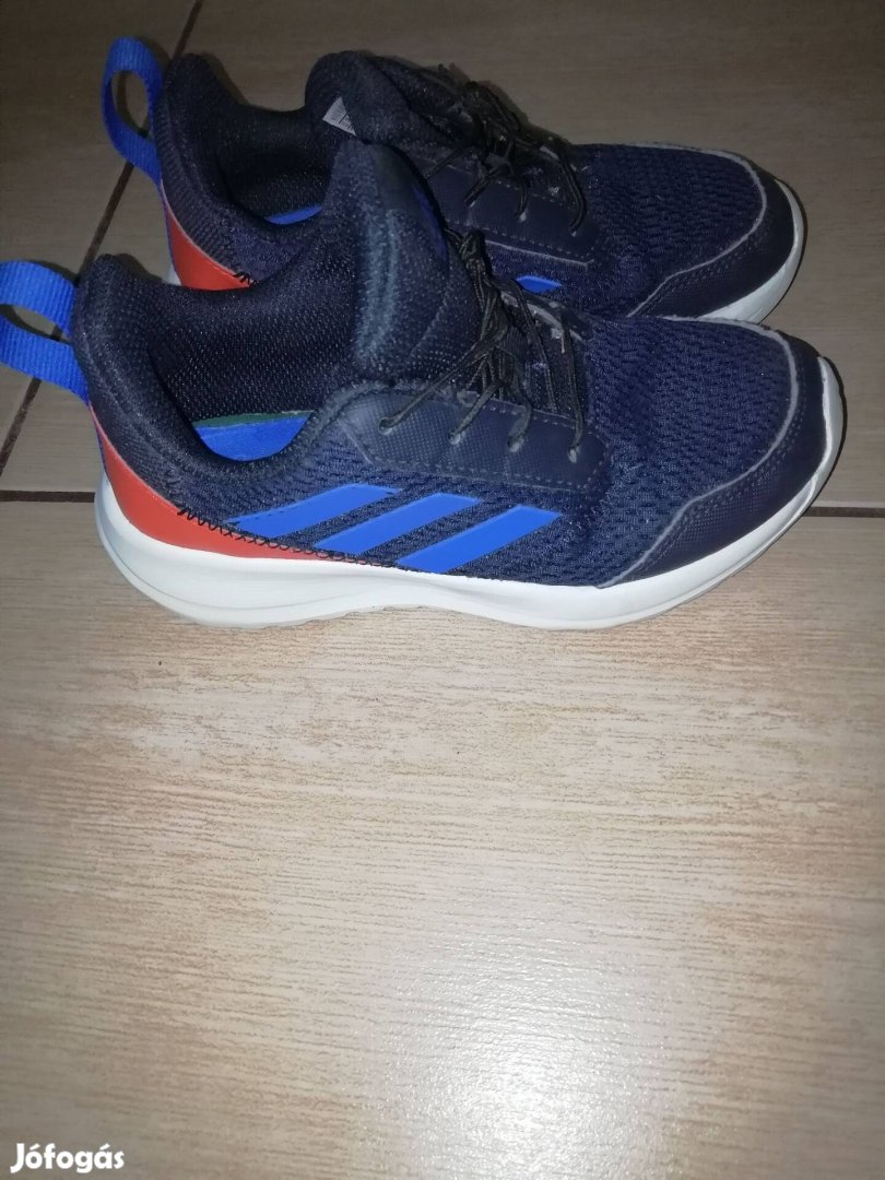Adidas sportcipő 31