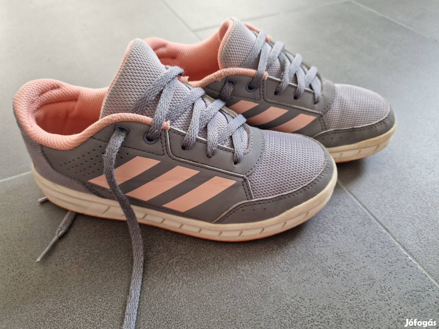 Adidas sportcipő 33