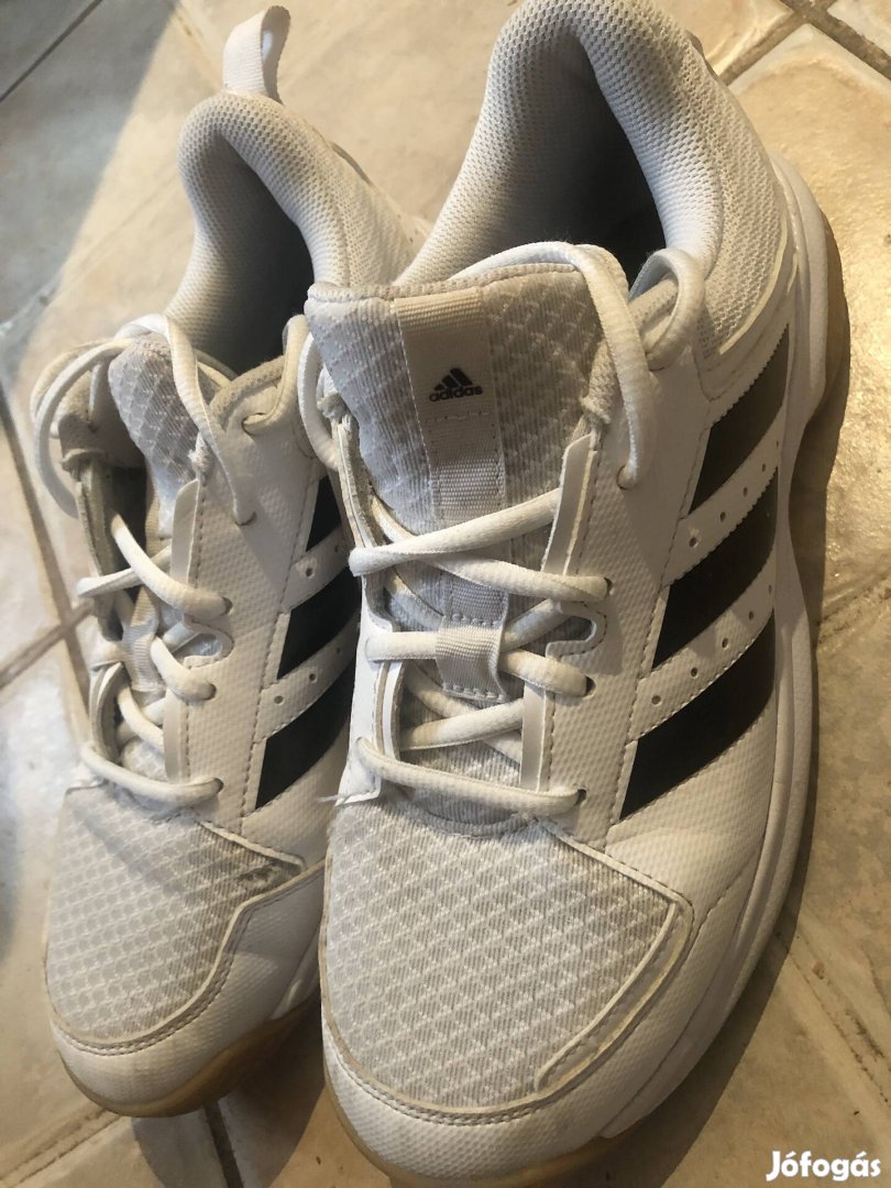 Adidas sportcipő