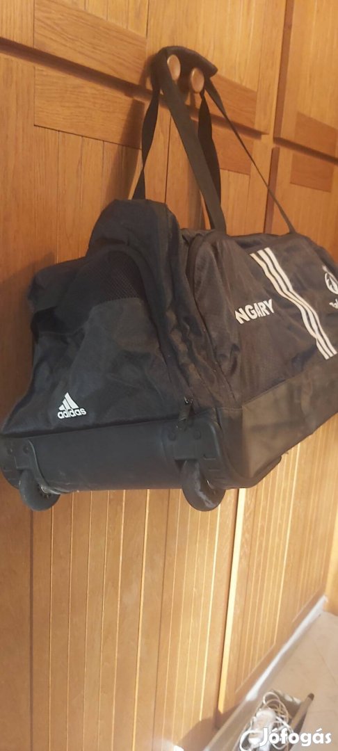 Adidas sporttáska, bőrönd eladó!