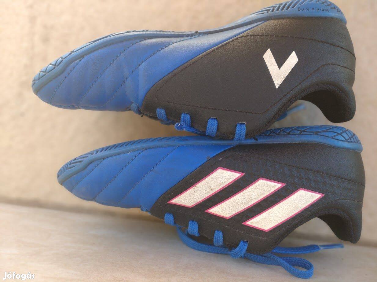 Adidas terem/műfüves foci cipő 32-as méret