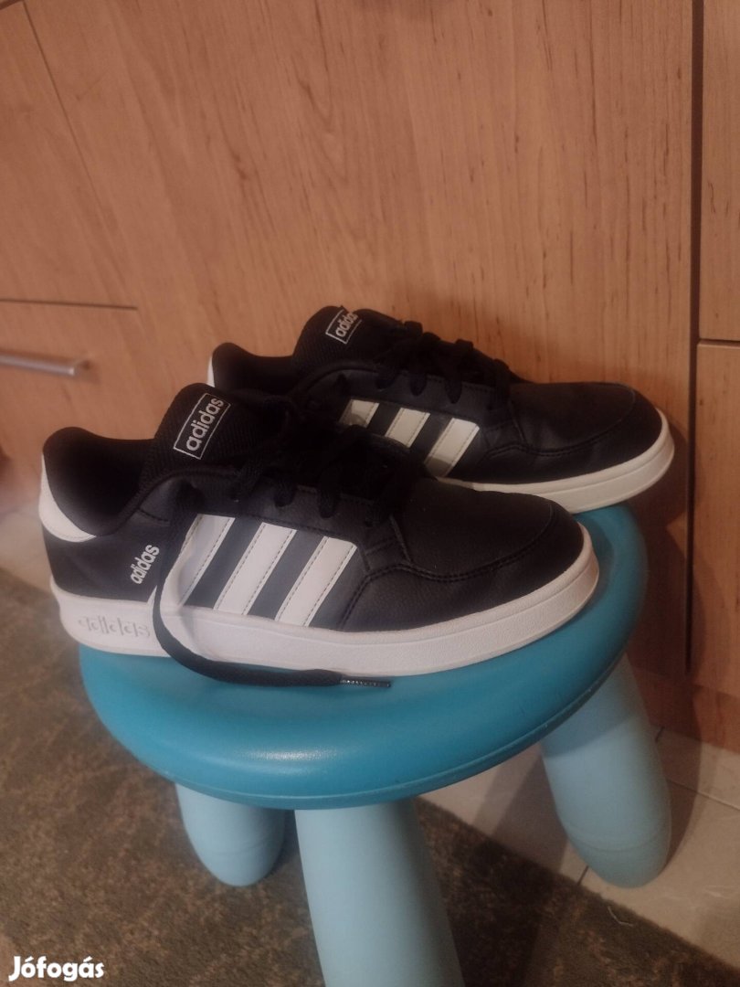 Adidas unisex cipő (női, fiú) 37-37,5 méretben újszerű 