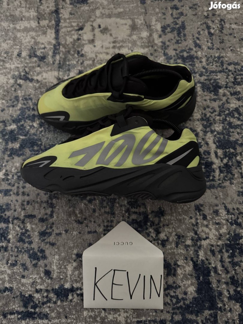 Adidas yeezy 700