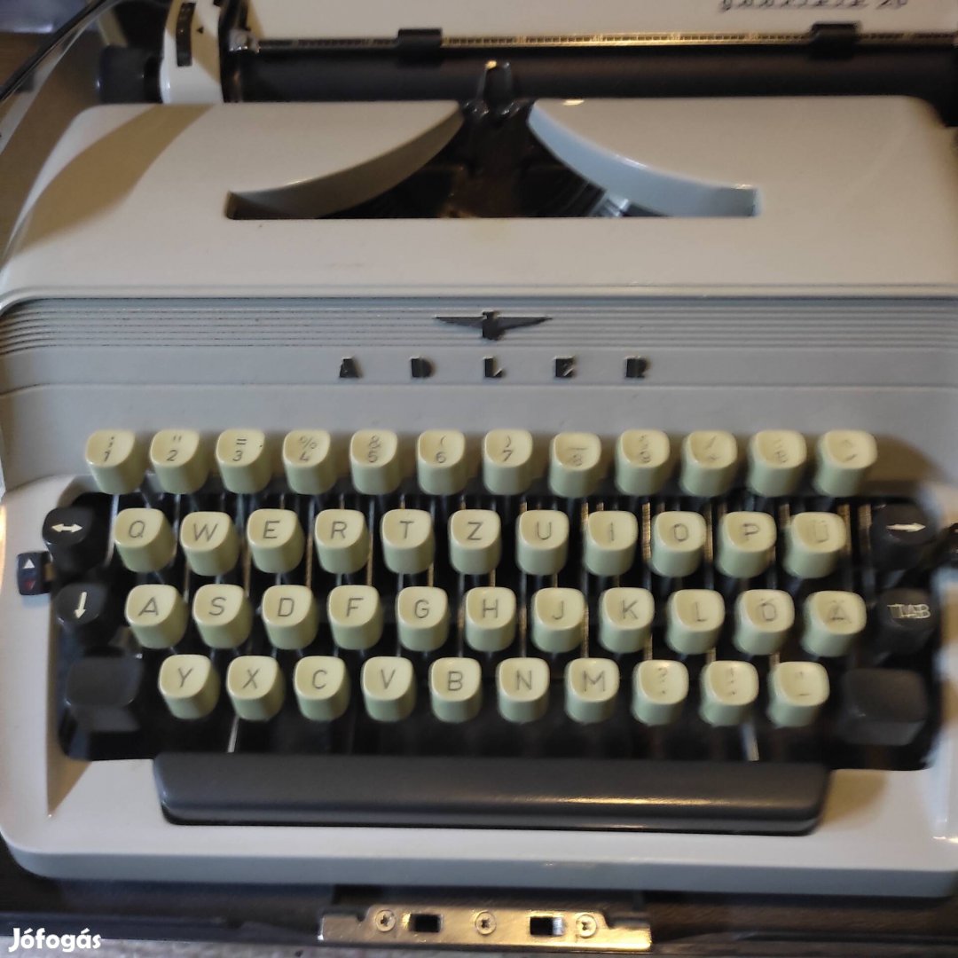 Adler Gabriella 20 retró írógép Háztól-háziggal