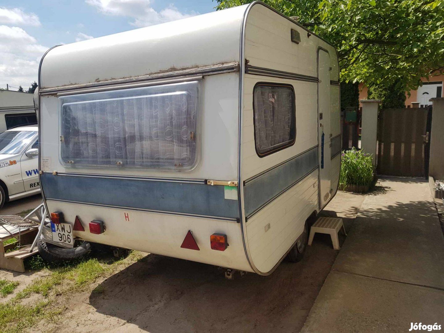 Adria 330 friss műszaki, elősátor lakokocsi, kis összsúlyal, szallitva