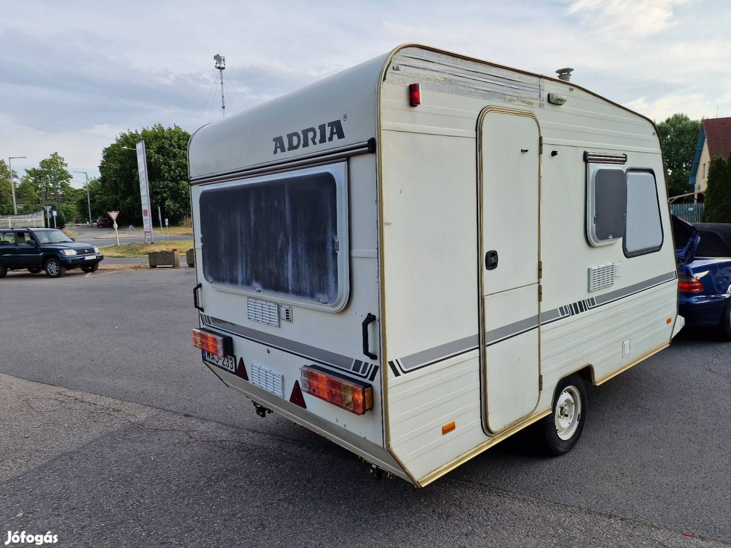 Adria 400 lakokocsi 2 fekhelyes, zuhany, wc, bojler, telepitesre