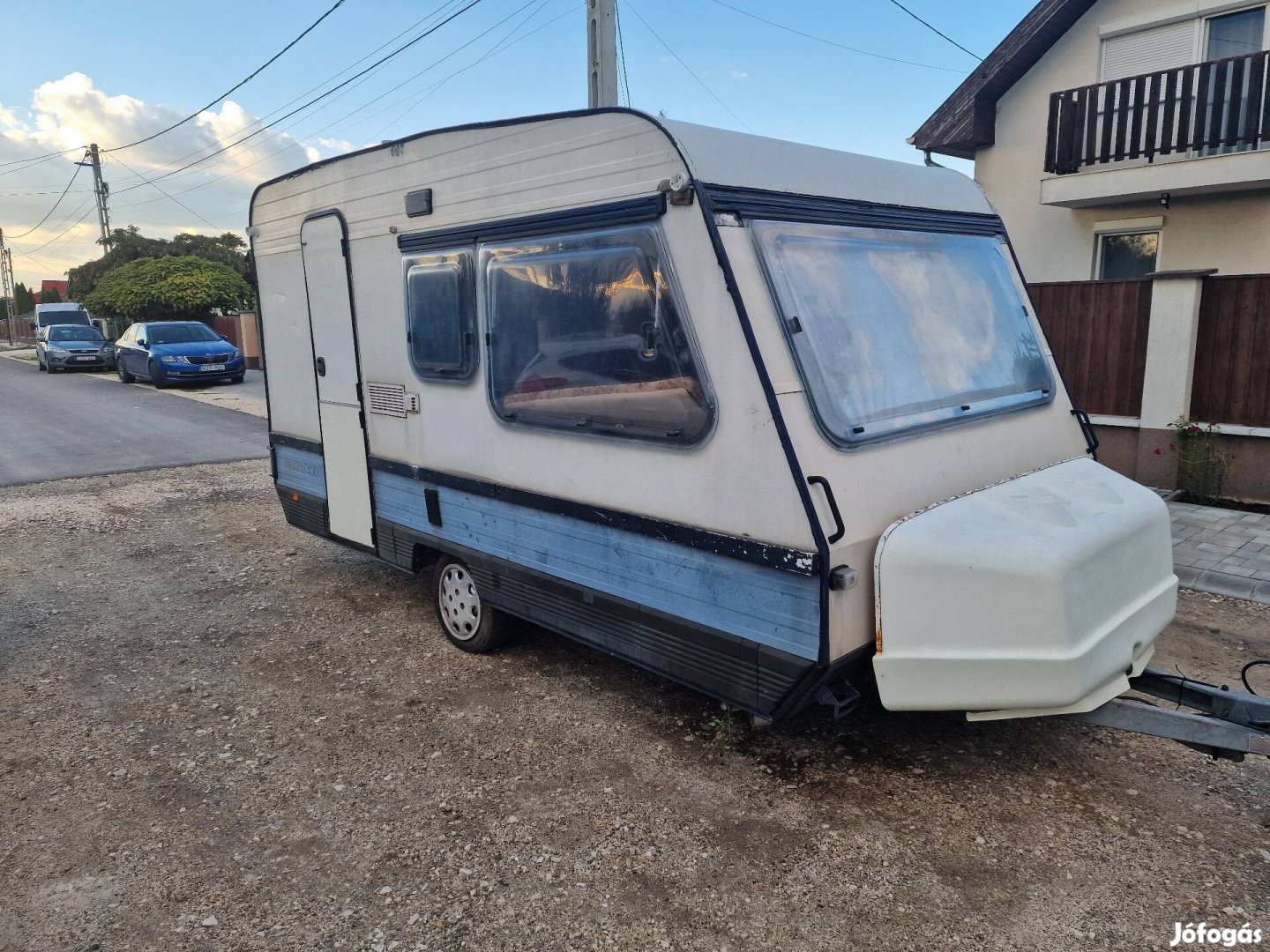 Adria 400 lakokocsi akar vizsgaztathato,elosator.(zuhany,wc,mekegviz)