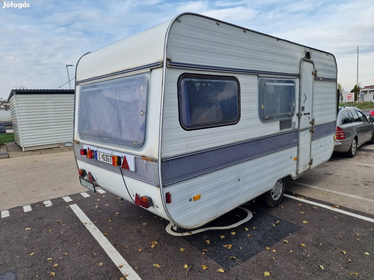 Adria 400 lakokocsi telepitesre, 4 fekhely, akár szallitassal is