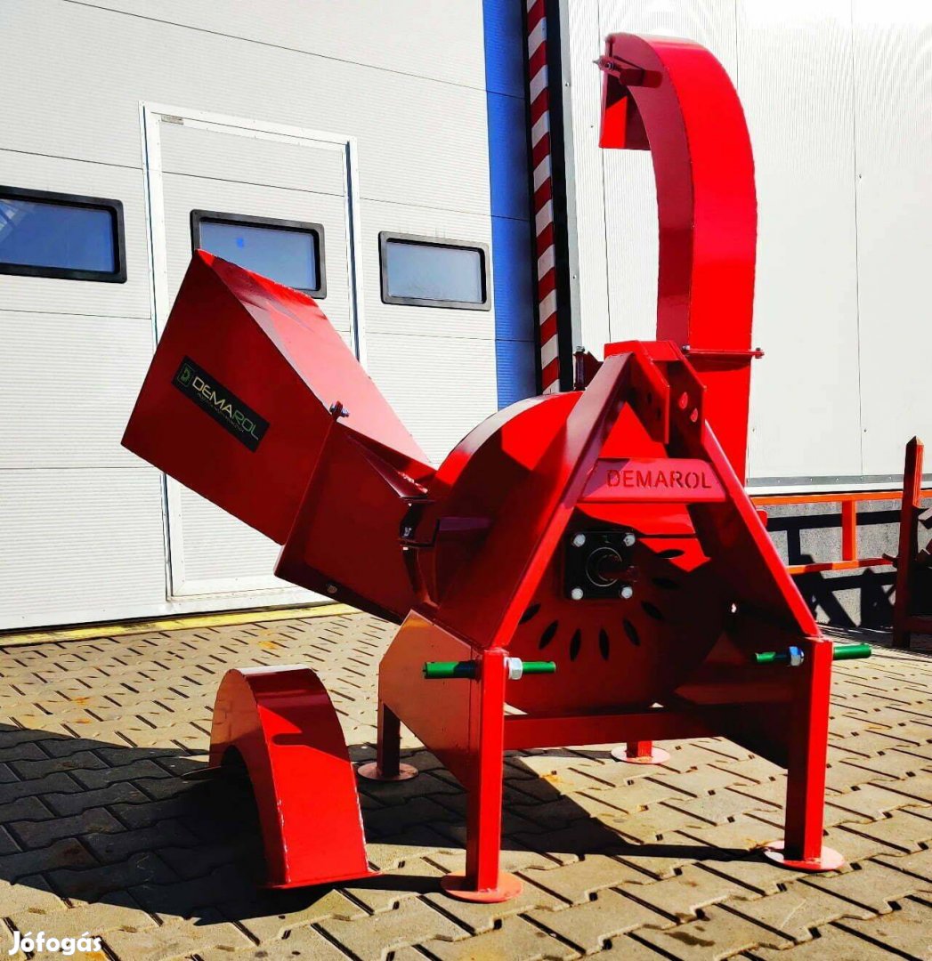 Ágaprító kardán hajtású 18- 45 LE teljesítményű kistraktorokhoz