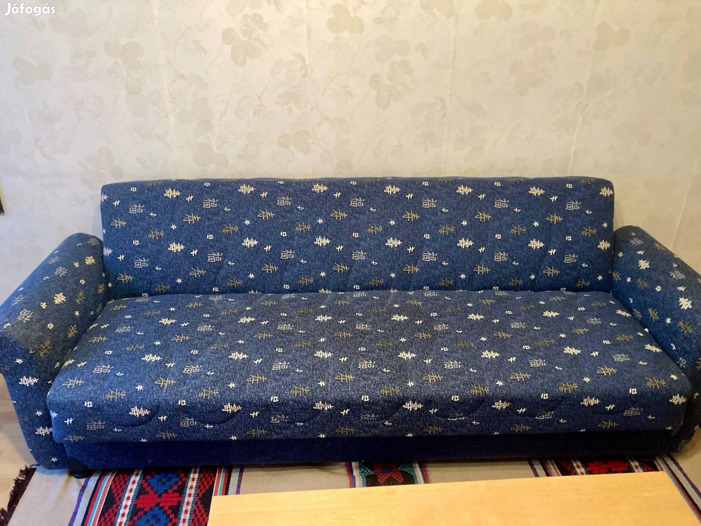 Ággyá alakítható, ágyneműtartós rugós kanapé