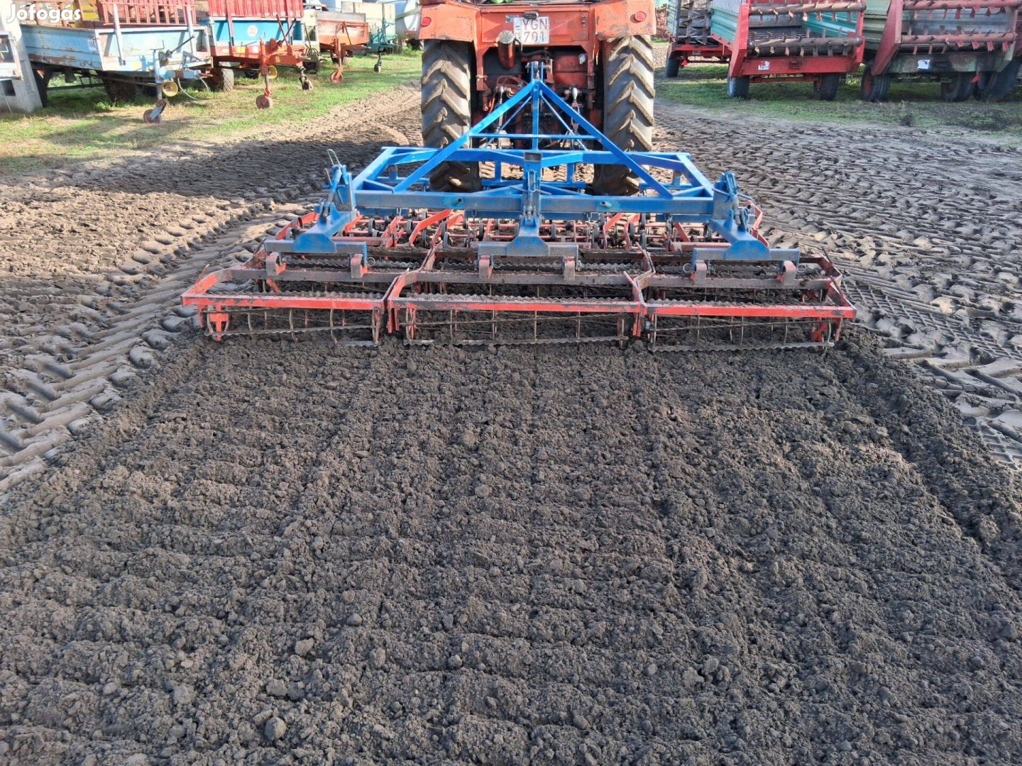 Agri-Farm 3 méteres rugóskapás dupla rögtörős kombinátor