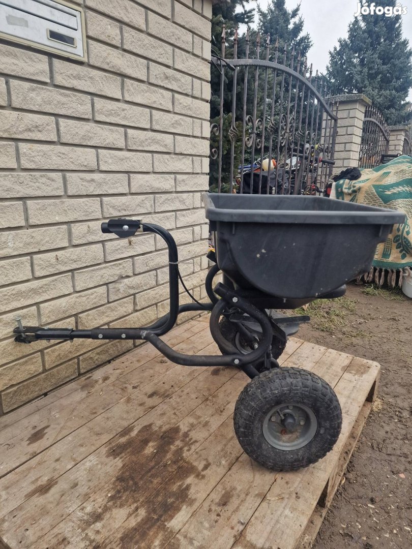 Agrifab vontatott sószóró kocsi fűmagszóró műtrágyaszóró