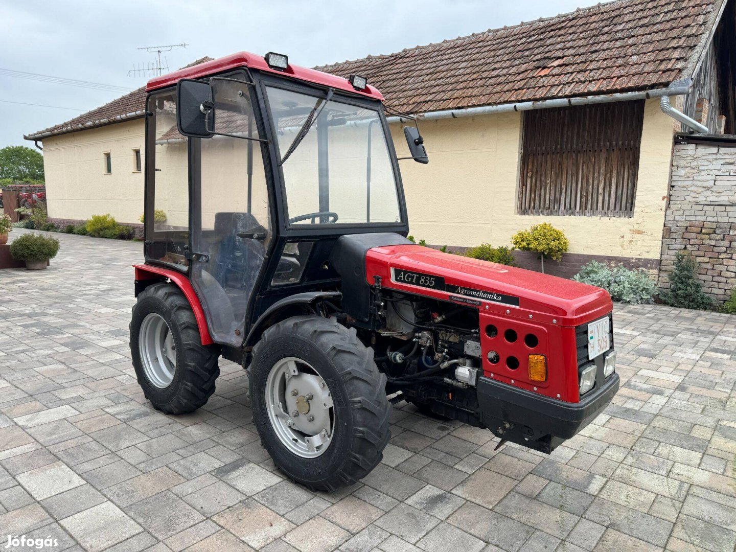 Agromehanika Agt 835 kertészeti traktor