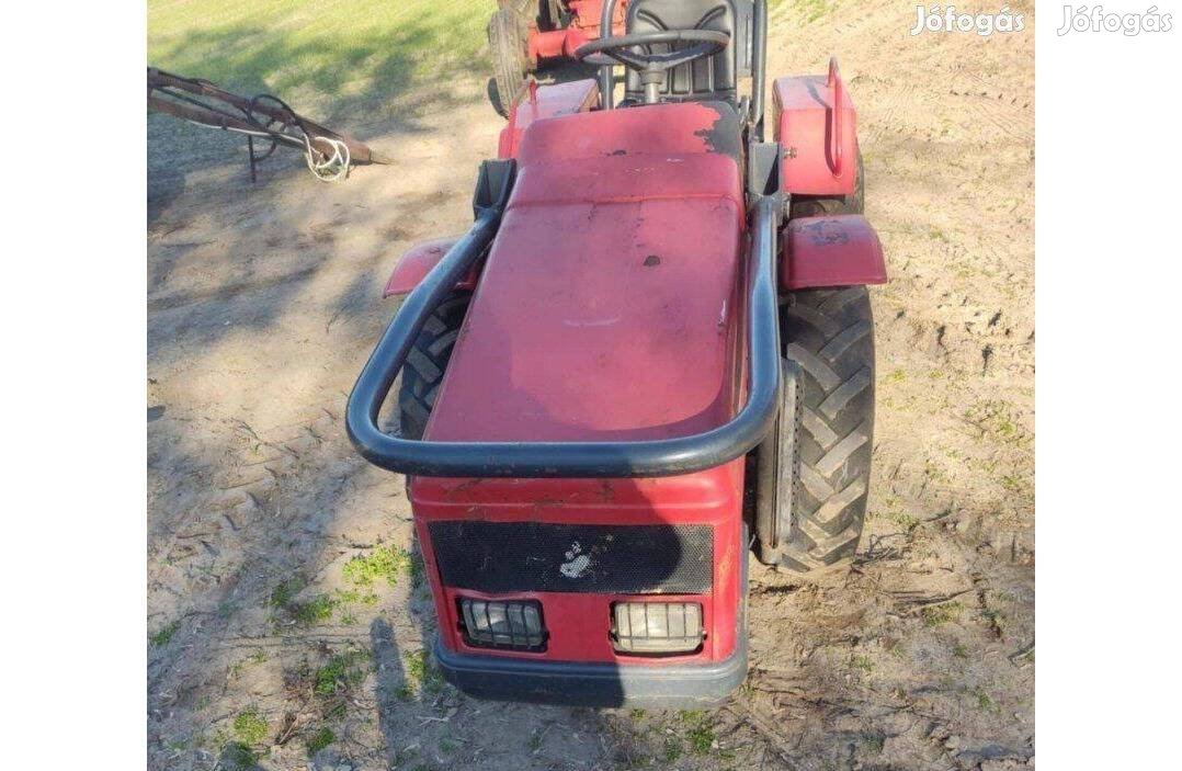 Agt 830-as traktor