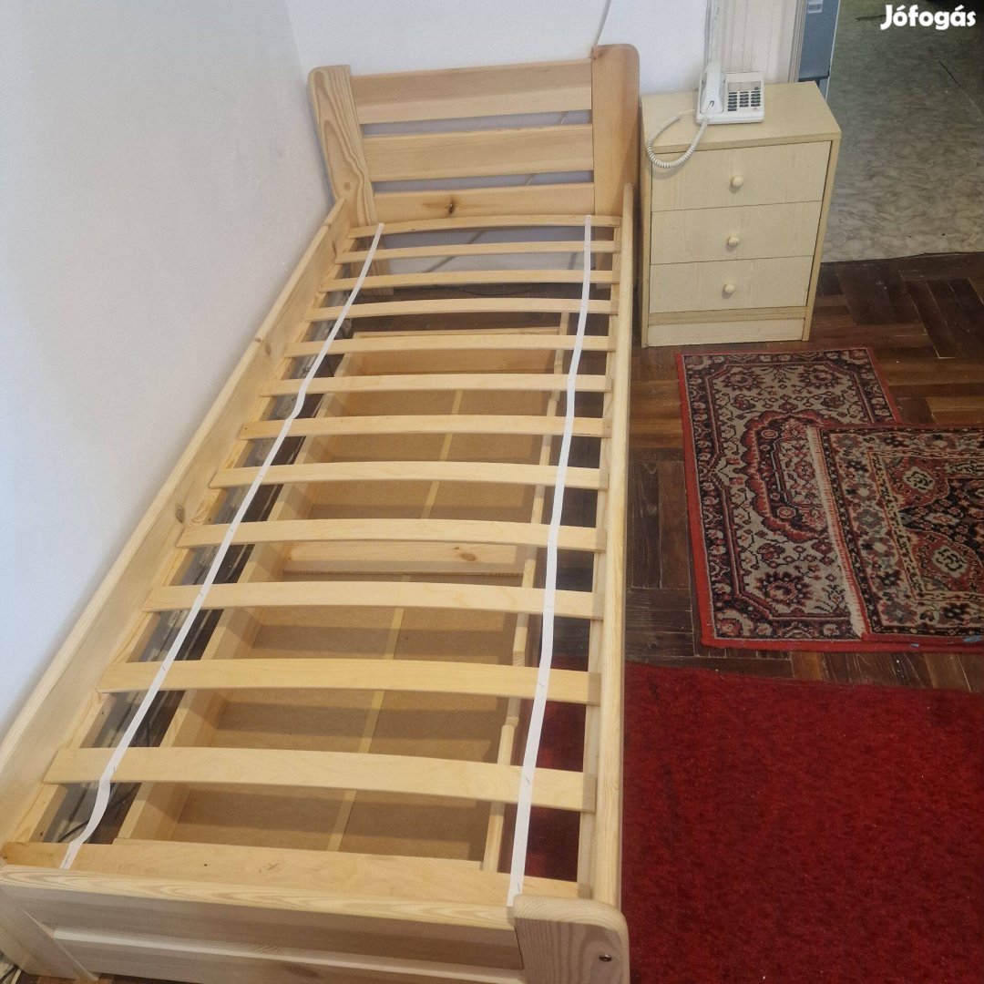Ágy 1 személyes, fenyőből, ágyneműtartós újszerű eladó