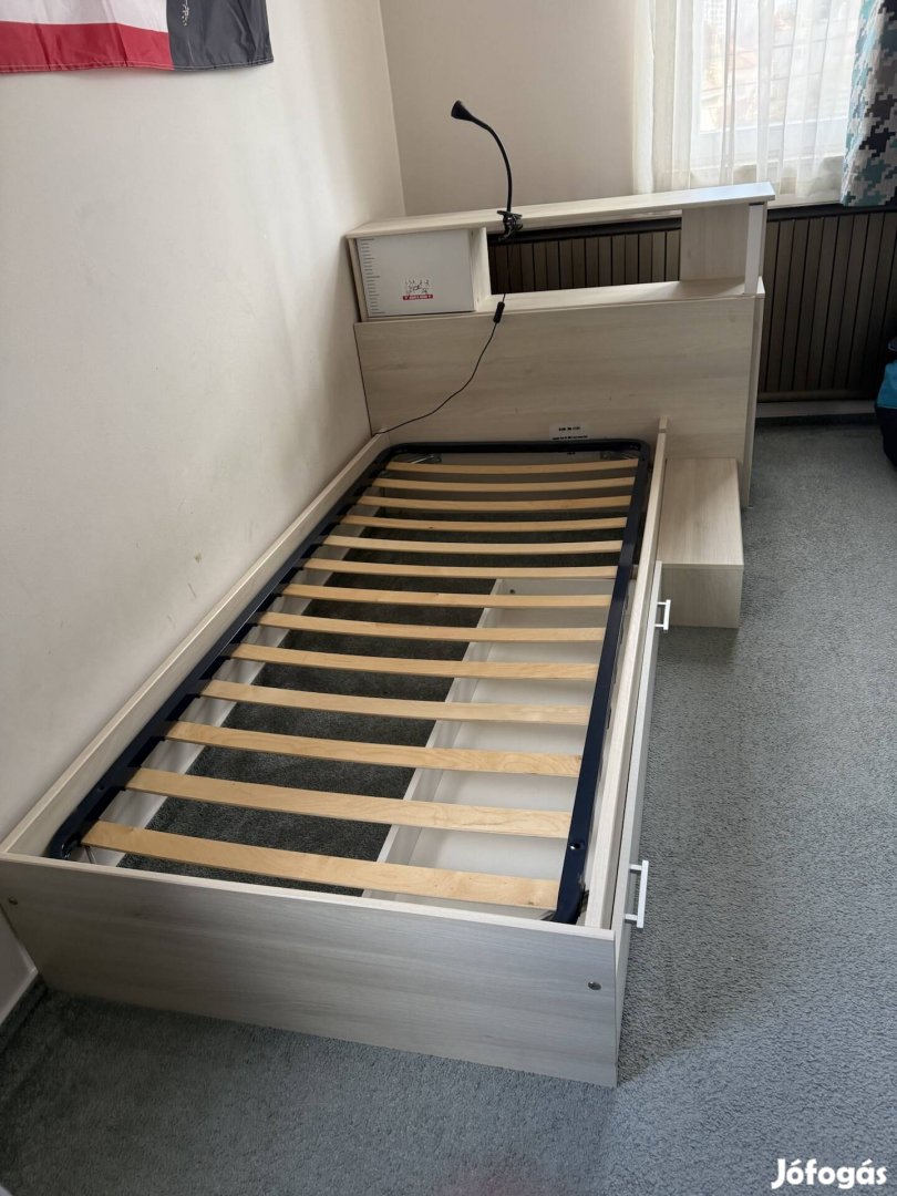 Ágy , egyszemélyes ágy , heverő