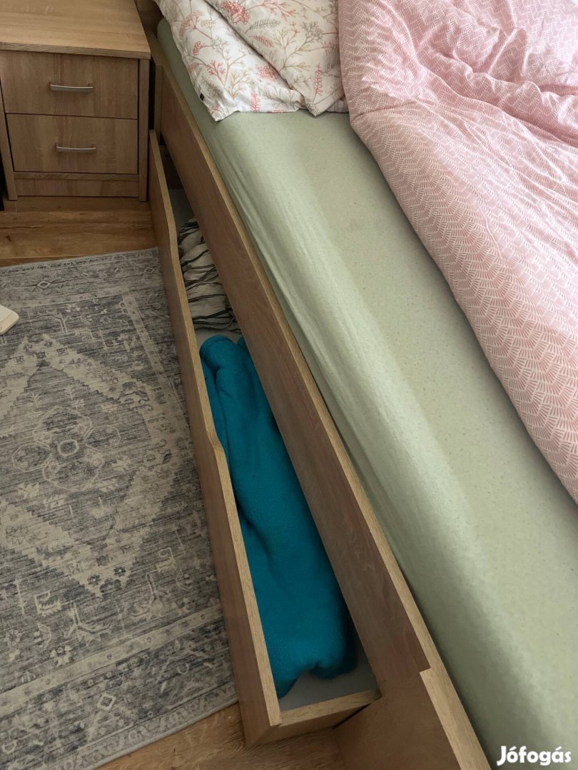 Ágy, matraccal, 140x200