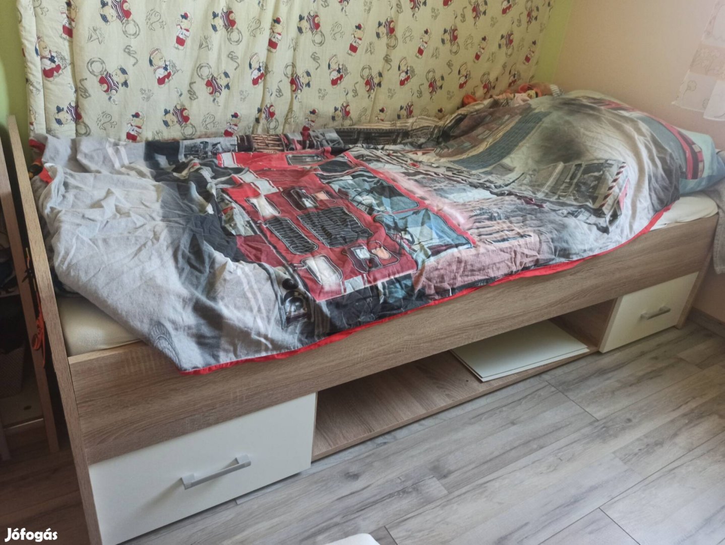 Ágy ágyráccsal 90x200 cm méretben kiváló állapotban