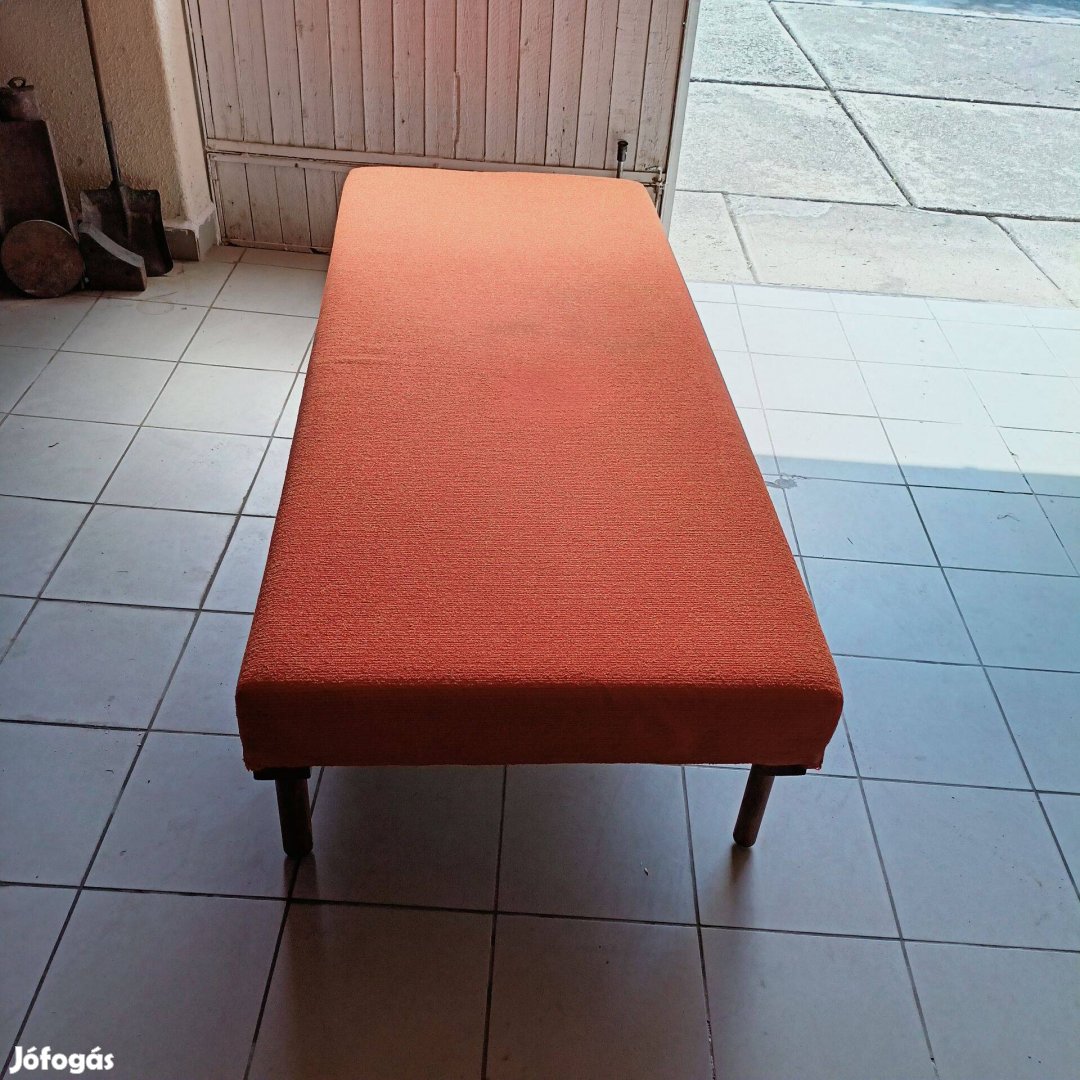 Ágy levehető lábakkal könnyen mozgatható kényelmes eladó