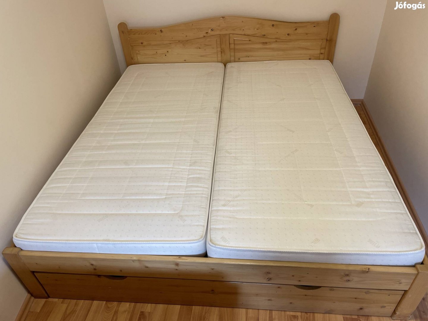 Ágy matraccal és ágyneműtartóval
