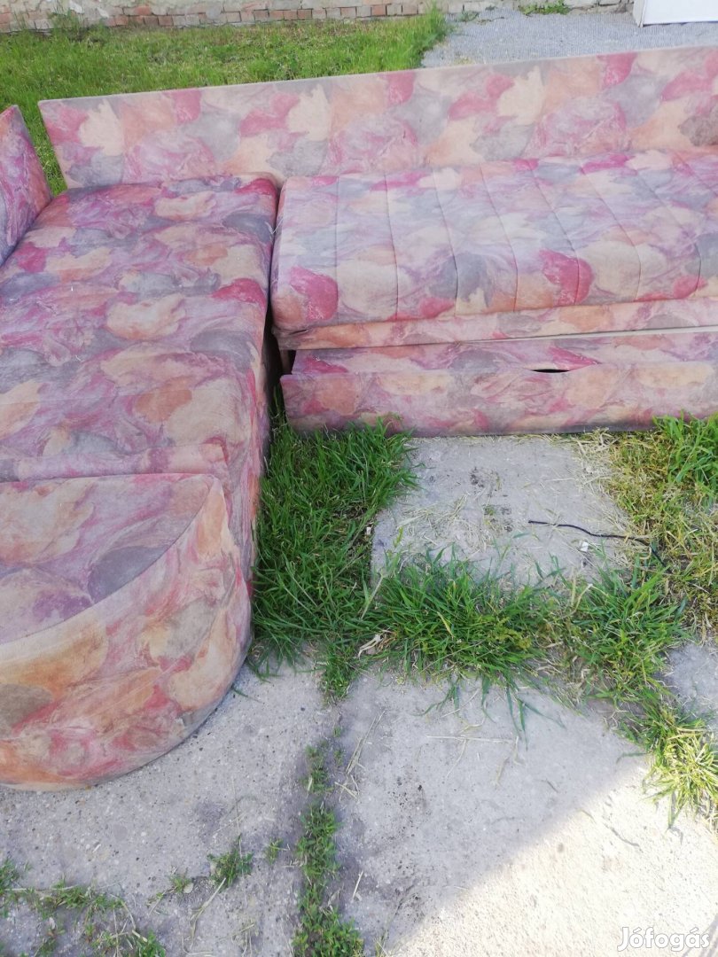 Ágyaszhato kanapé használt állapotban eladó 