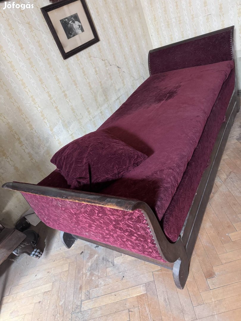 Ágyazható ágyneműtartós antik ágy olcsón eladó