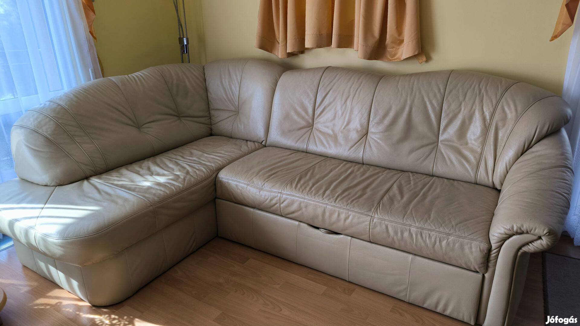 Ágyazható bőr sarokkanapé