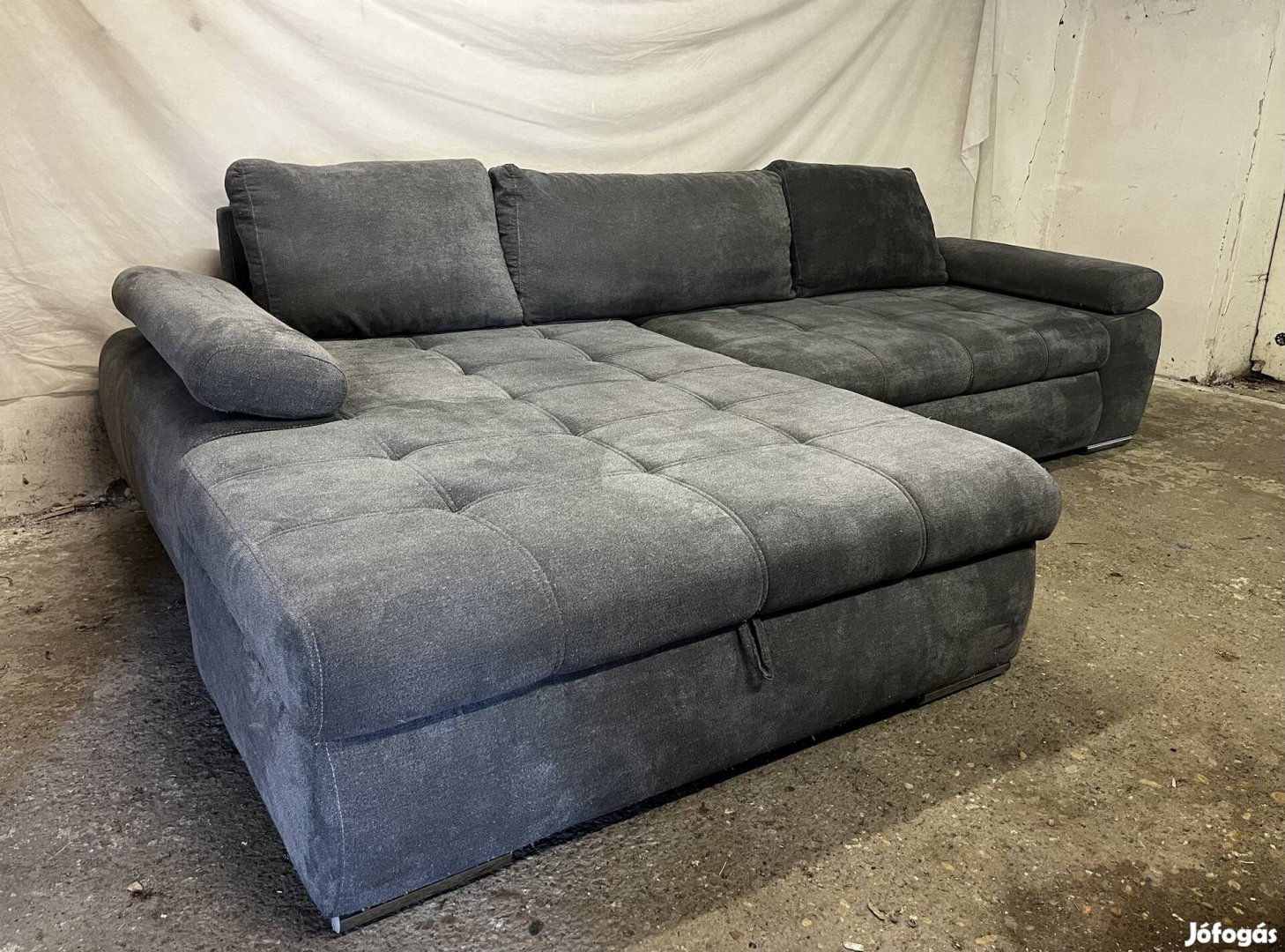 Ágyazható sarokkanapé ágyneműtartóval