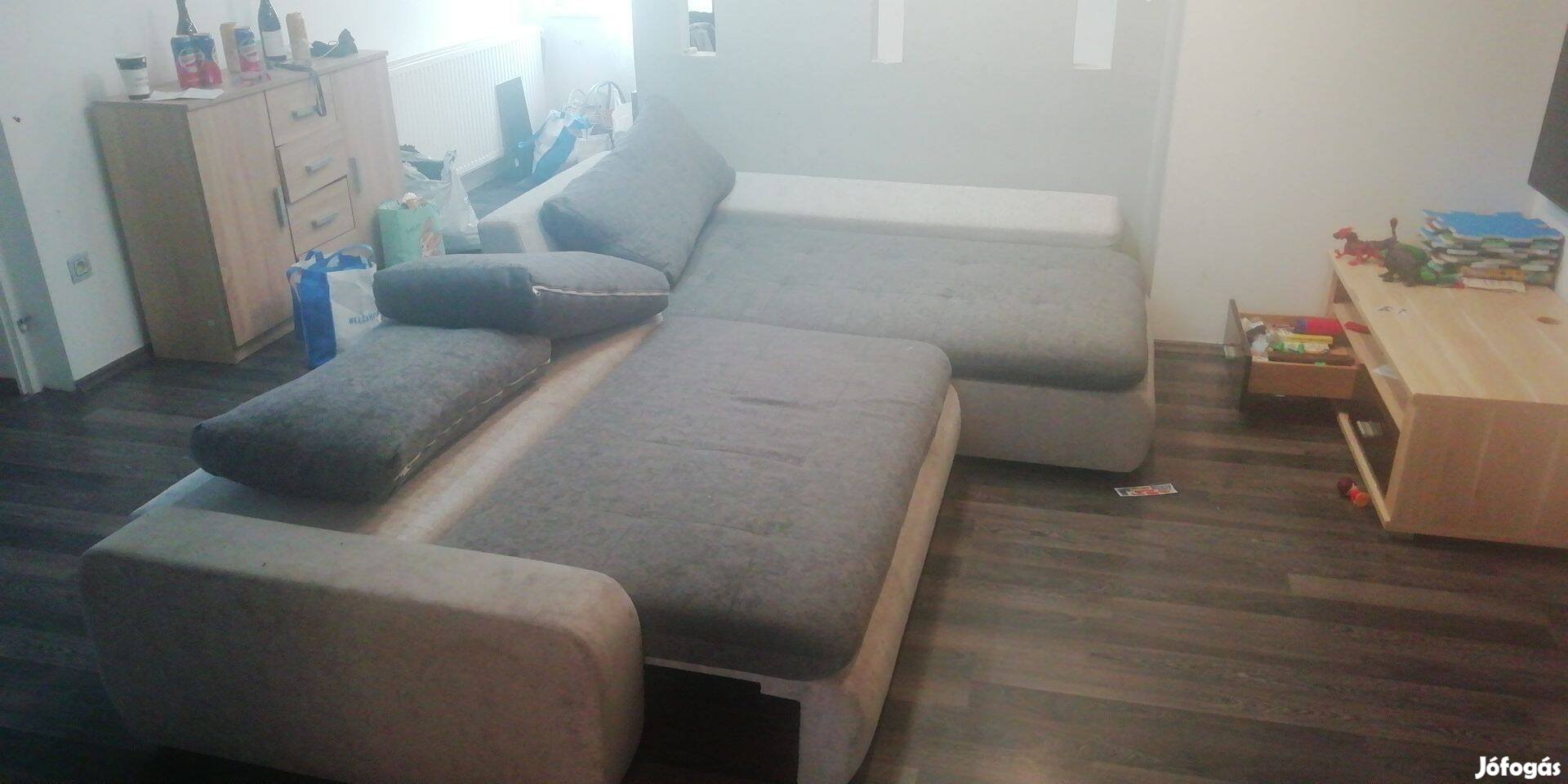 Ágyazhazhato Kanapén