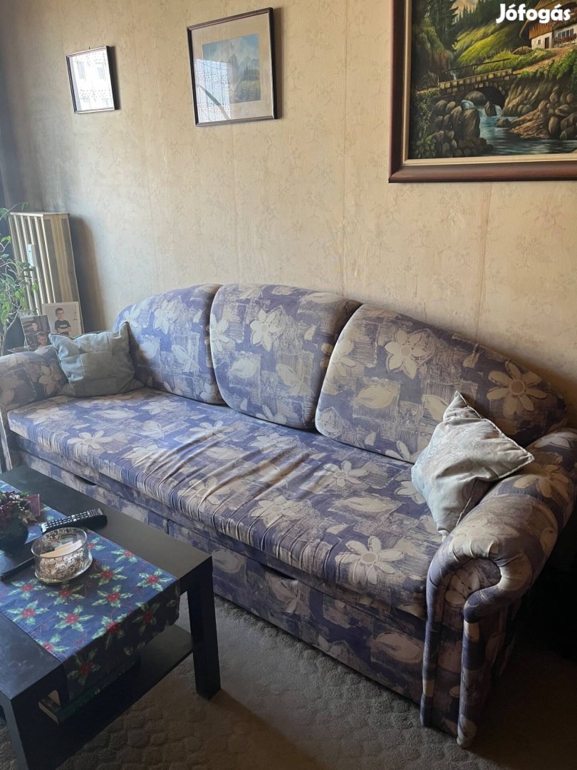 Ágynak kihúzható ülőgarnitúra és két fotel