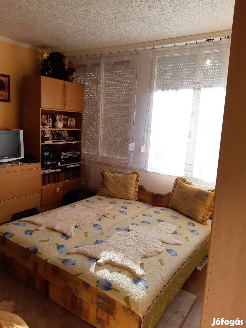 Ágyneműtartós heverő