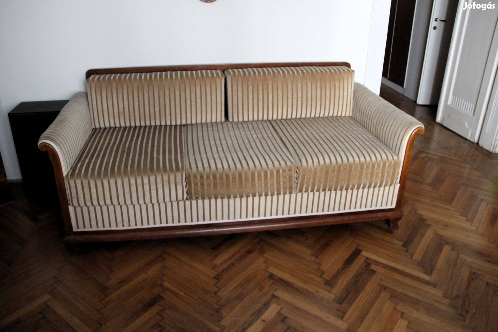 Ágyneműtartós kanapé