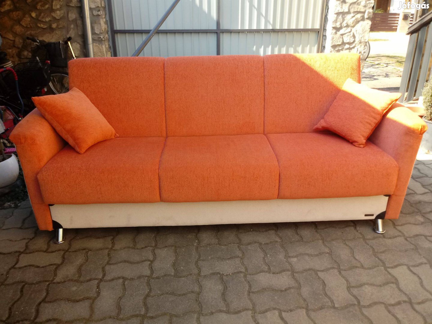 Ágyneműtartós kanapé