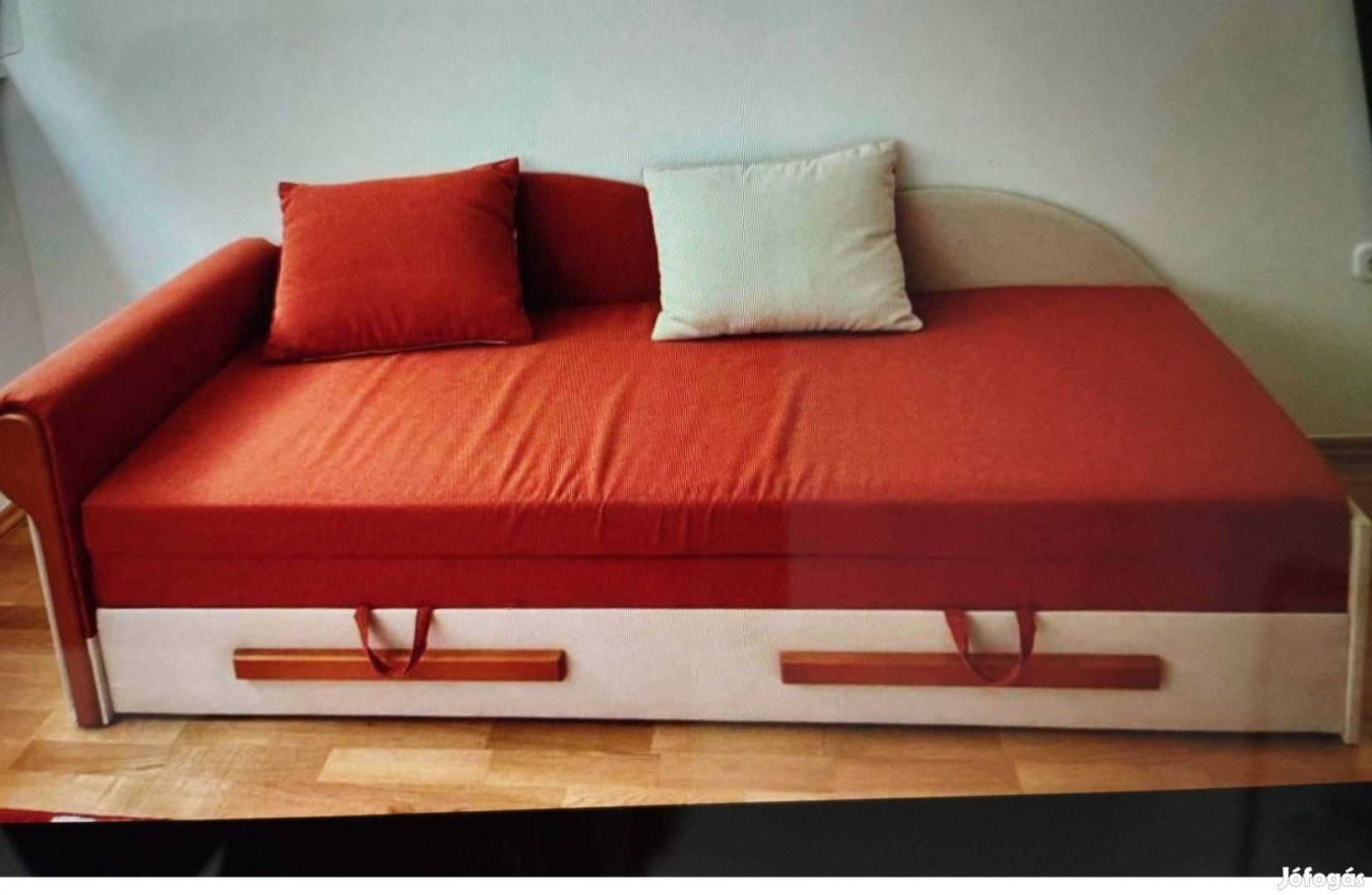 Ágyneműtartós kanapé ágy