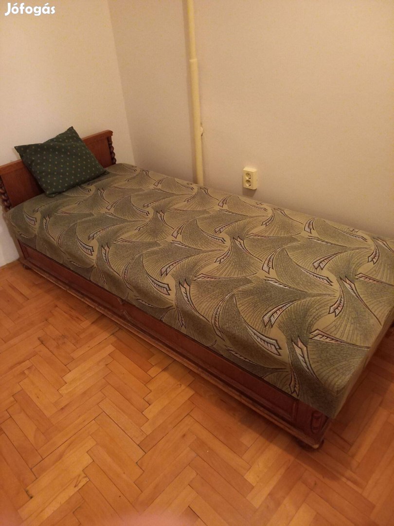 Ágyneműtartós koloniál ágy egyszemélyes