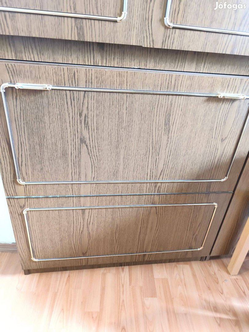Ágyneműtartós szekrény