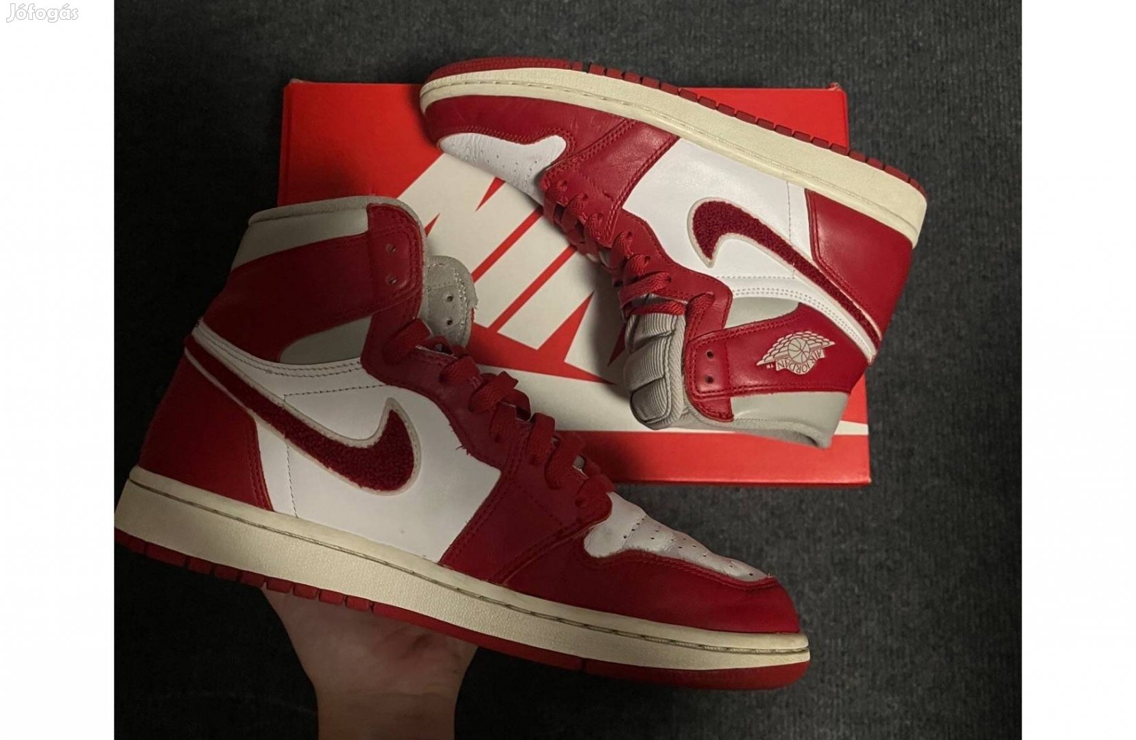 Air Jordan 1 High OG Varsity Red