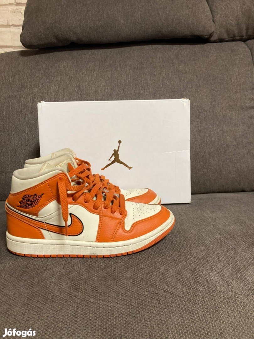 Air Jordan 1 MID SE Narancssárga