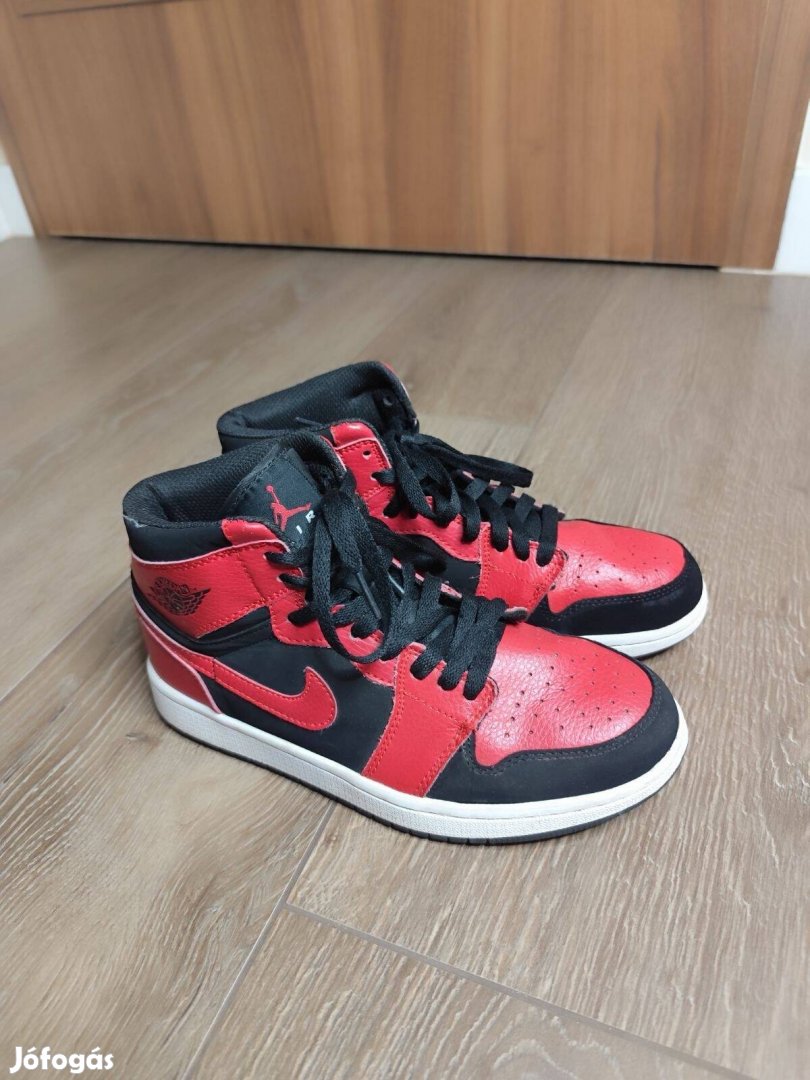 Air Jordan 1 Mid Reverse Bred cipő