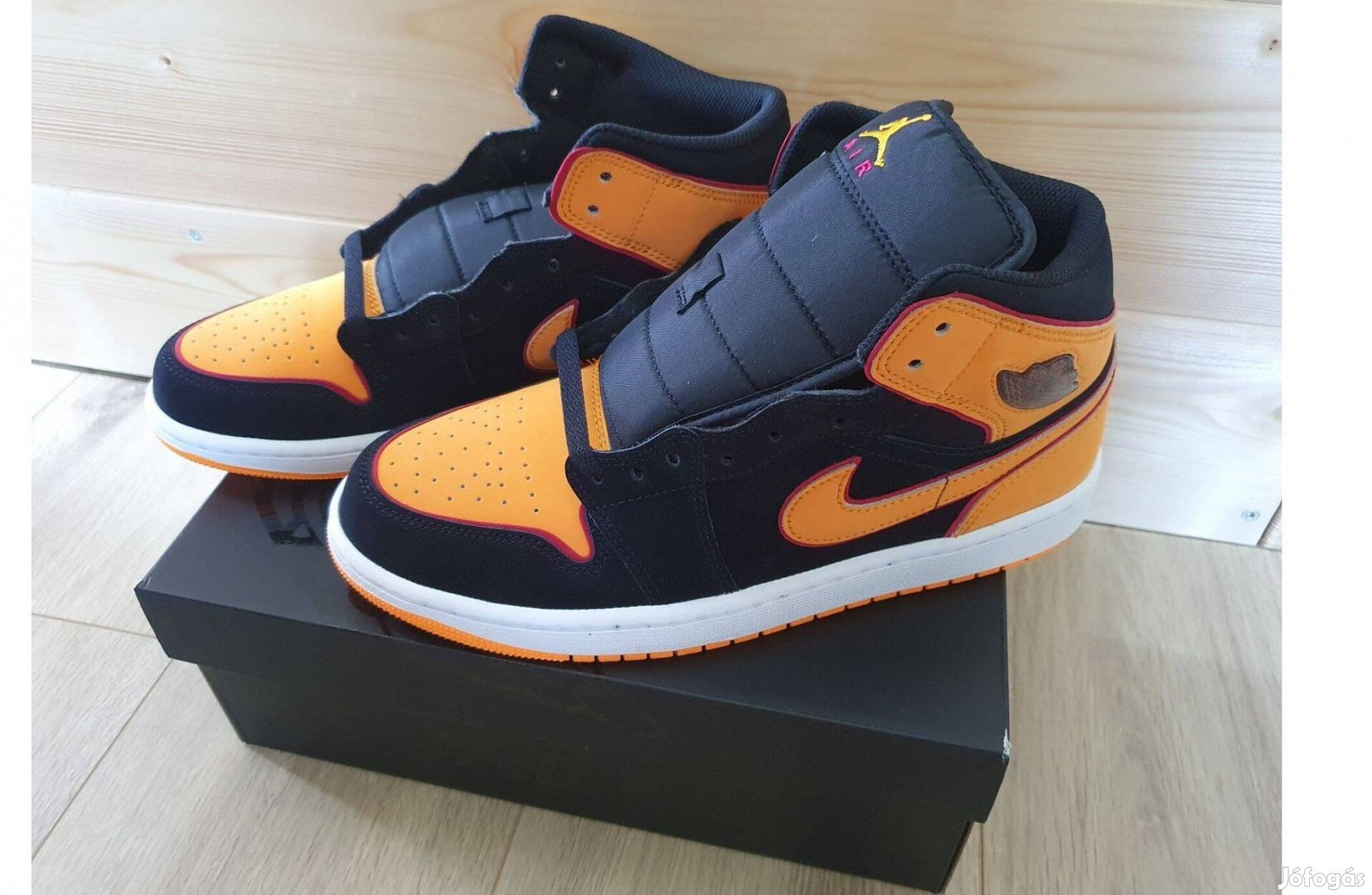 Air Jordan 1 Mid SE Orange 42.5