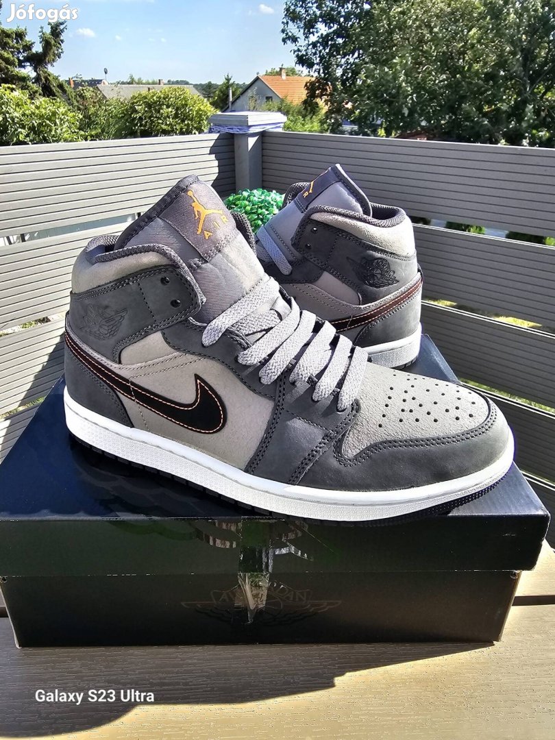 Air Jordan 1 Mid Se (Több méret)