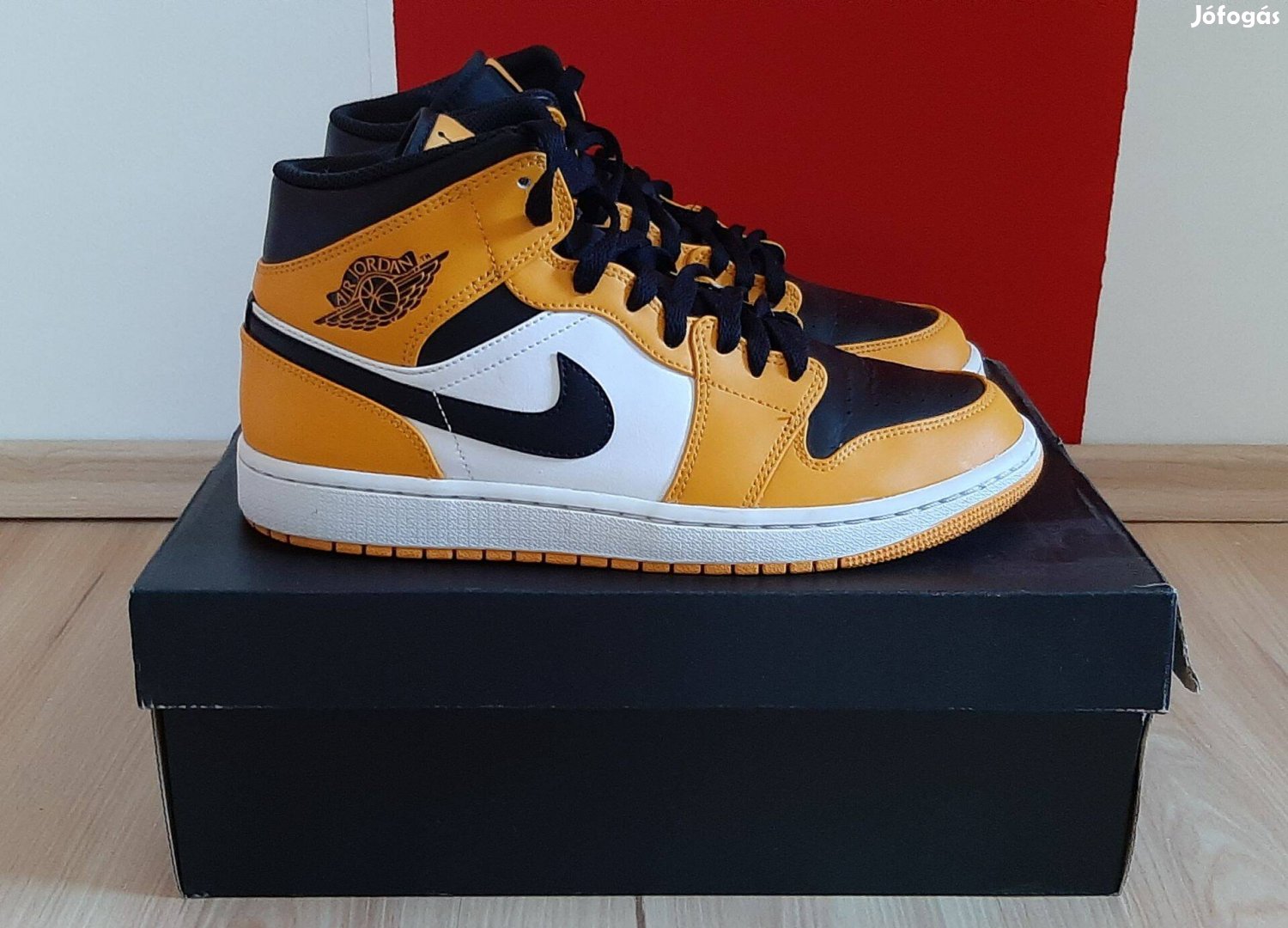 Air Jordan 1 Mid "Taxi"