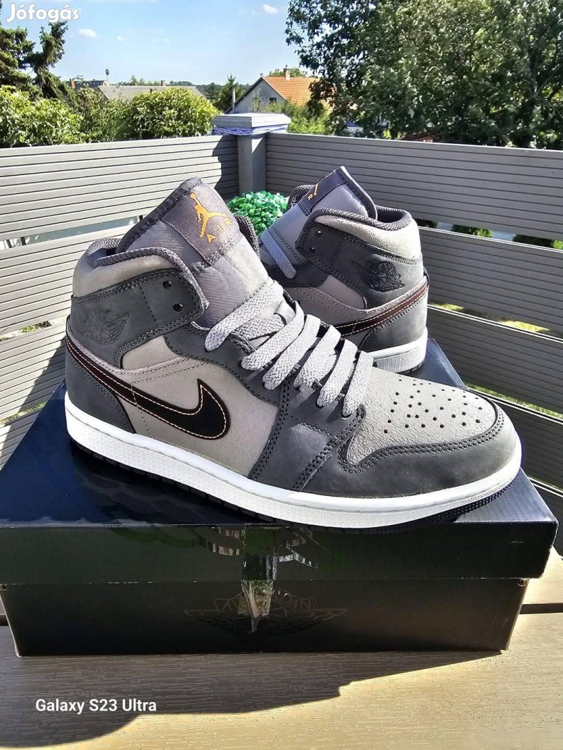 Air Jordan 1 Mid (Több meret)