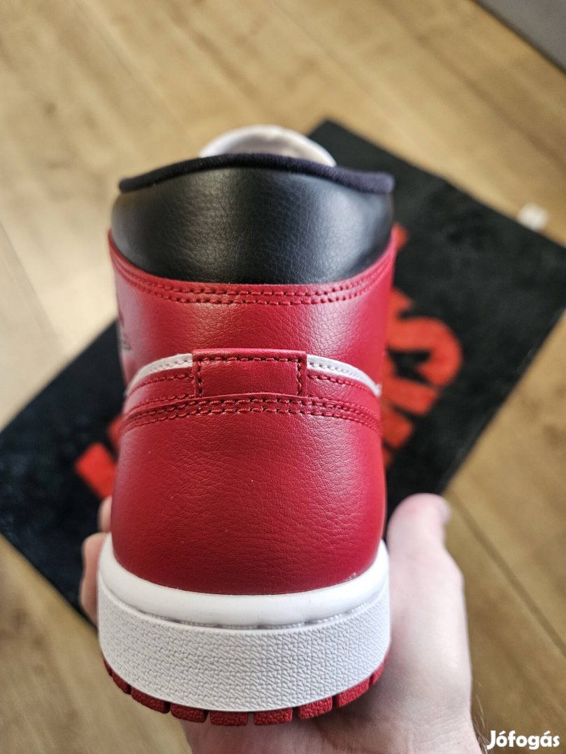 Air Jordan 1 Mid " Bred Toe " utcai cipő 44 / 44.5